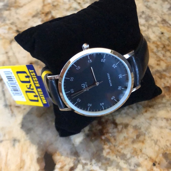 Brand new water resistant Q&QJapan Watch - Picture 2 of 3